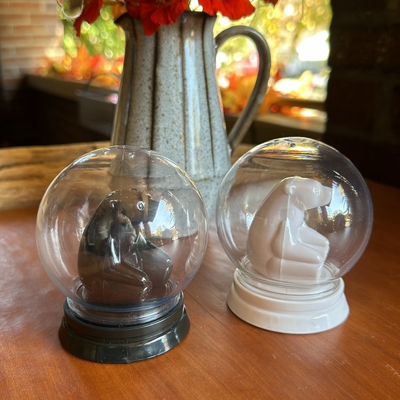 Gamago set of bear snowglobe salt and pepper shakers / christmas/holidays - Picture 4 of 7